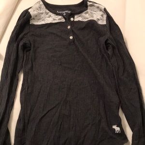 Grey abrecrombie shirt